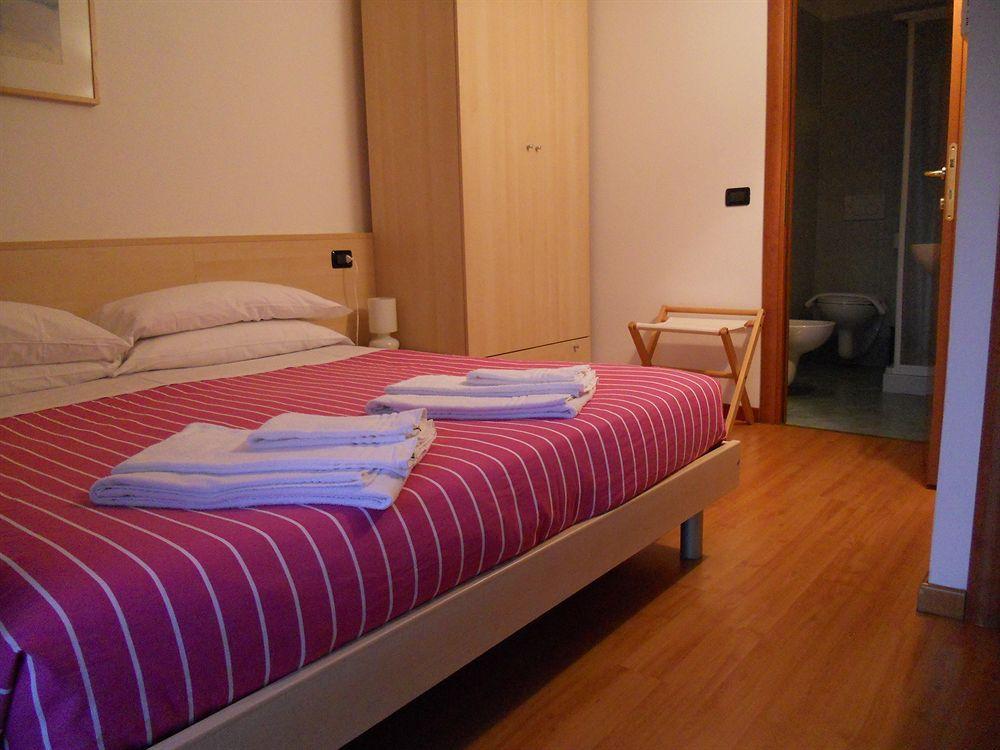 Hotel Vista Lago Brunate Exterior foto