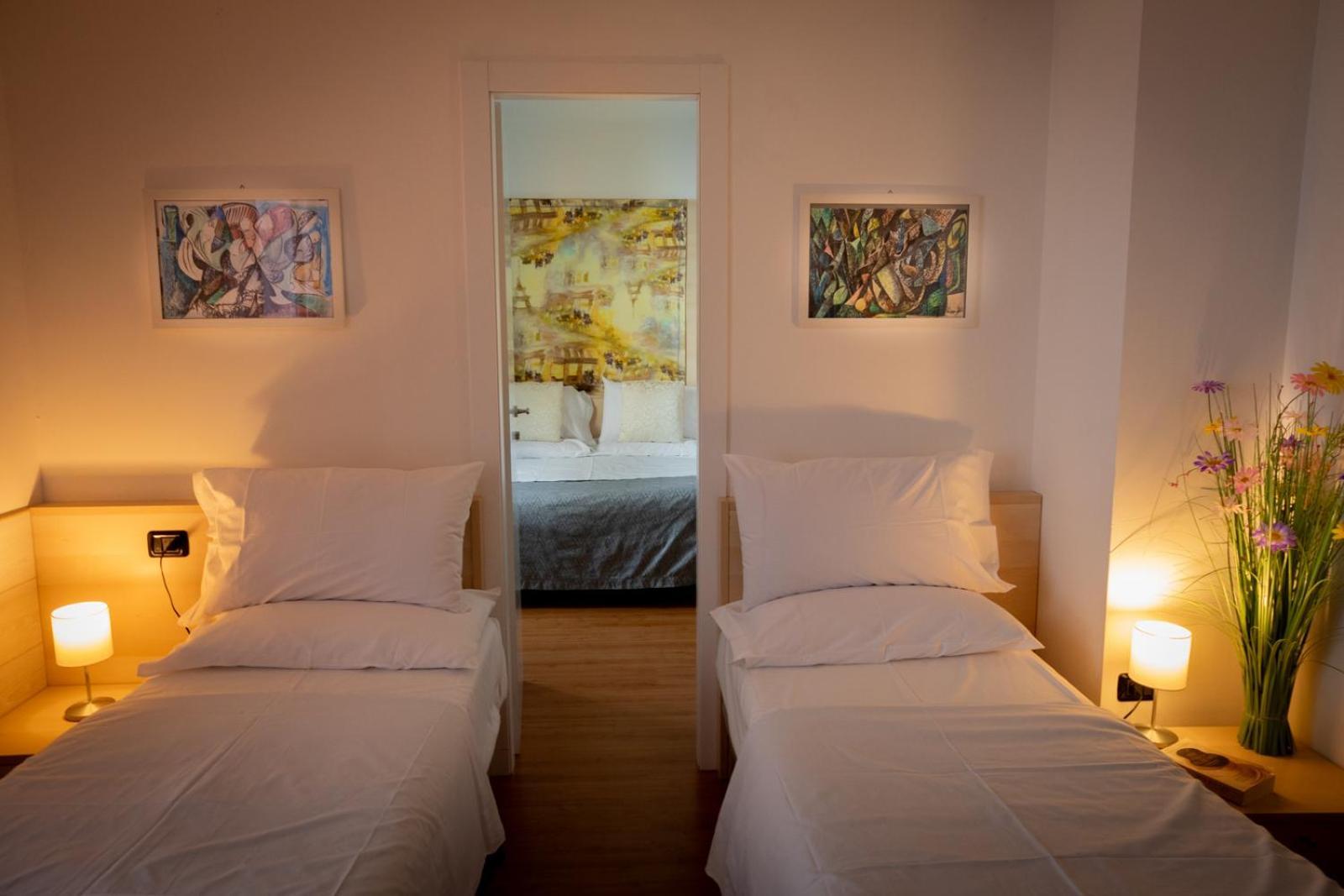 Hotel Vista Lago Brunate Exterior foto
