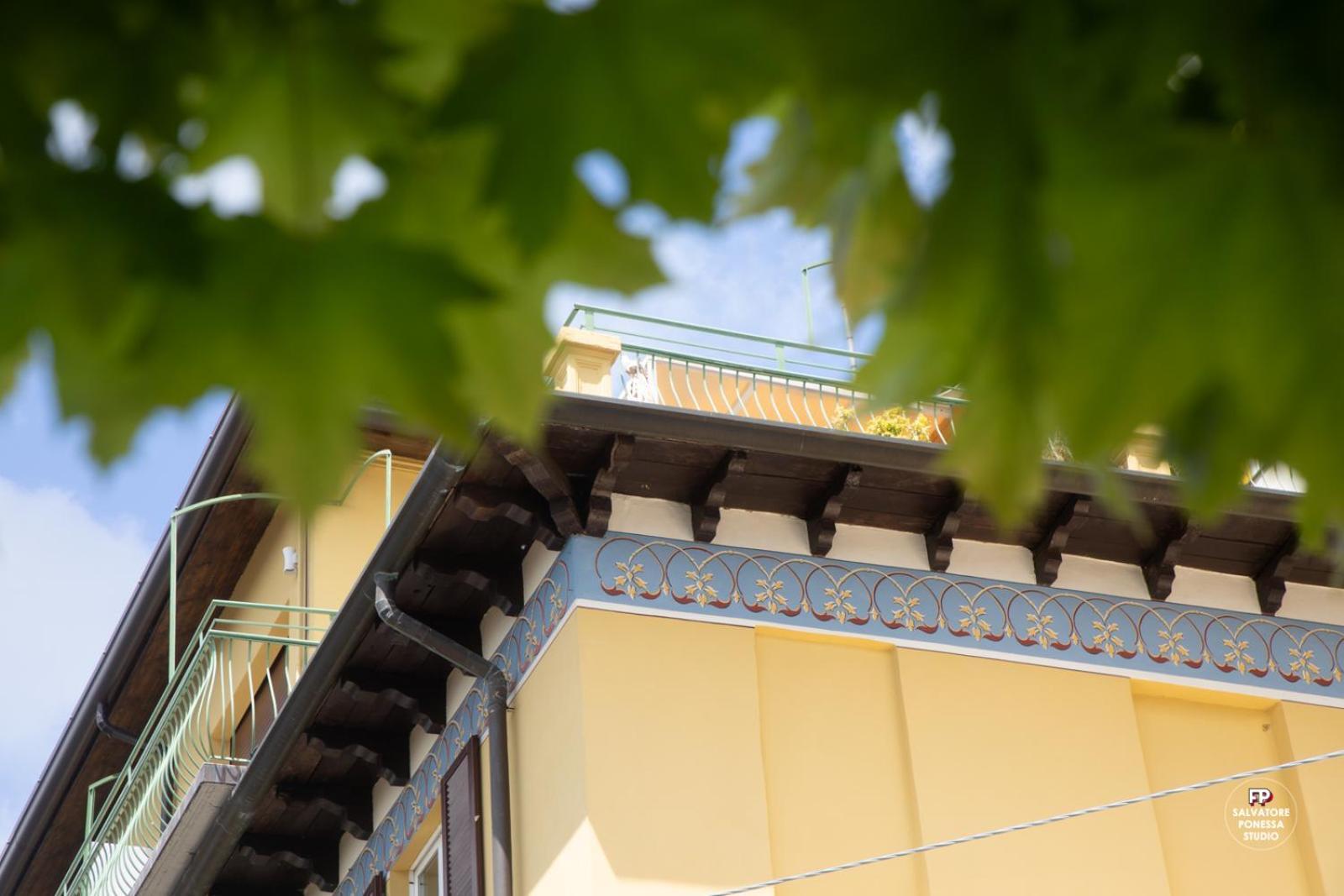 Hotel Vista Lago Brunate Exterior foto
