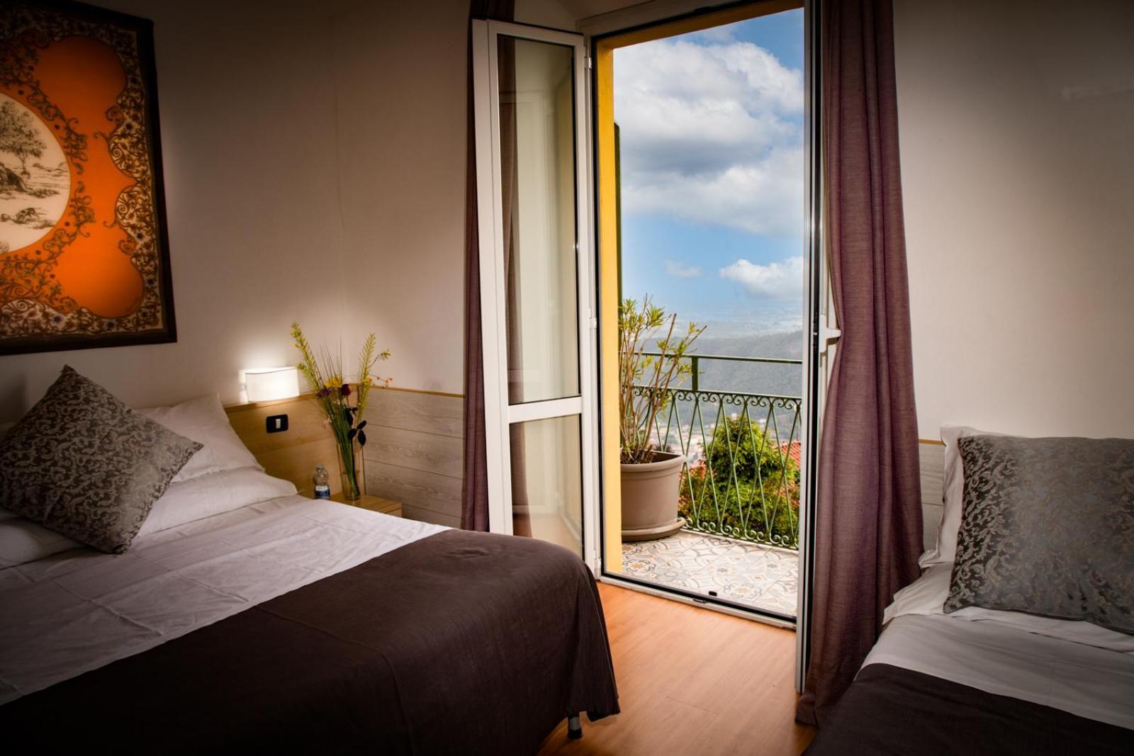 Hotel Vista Lago Brunate Exterior foto