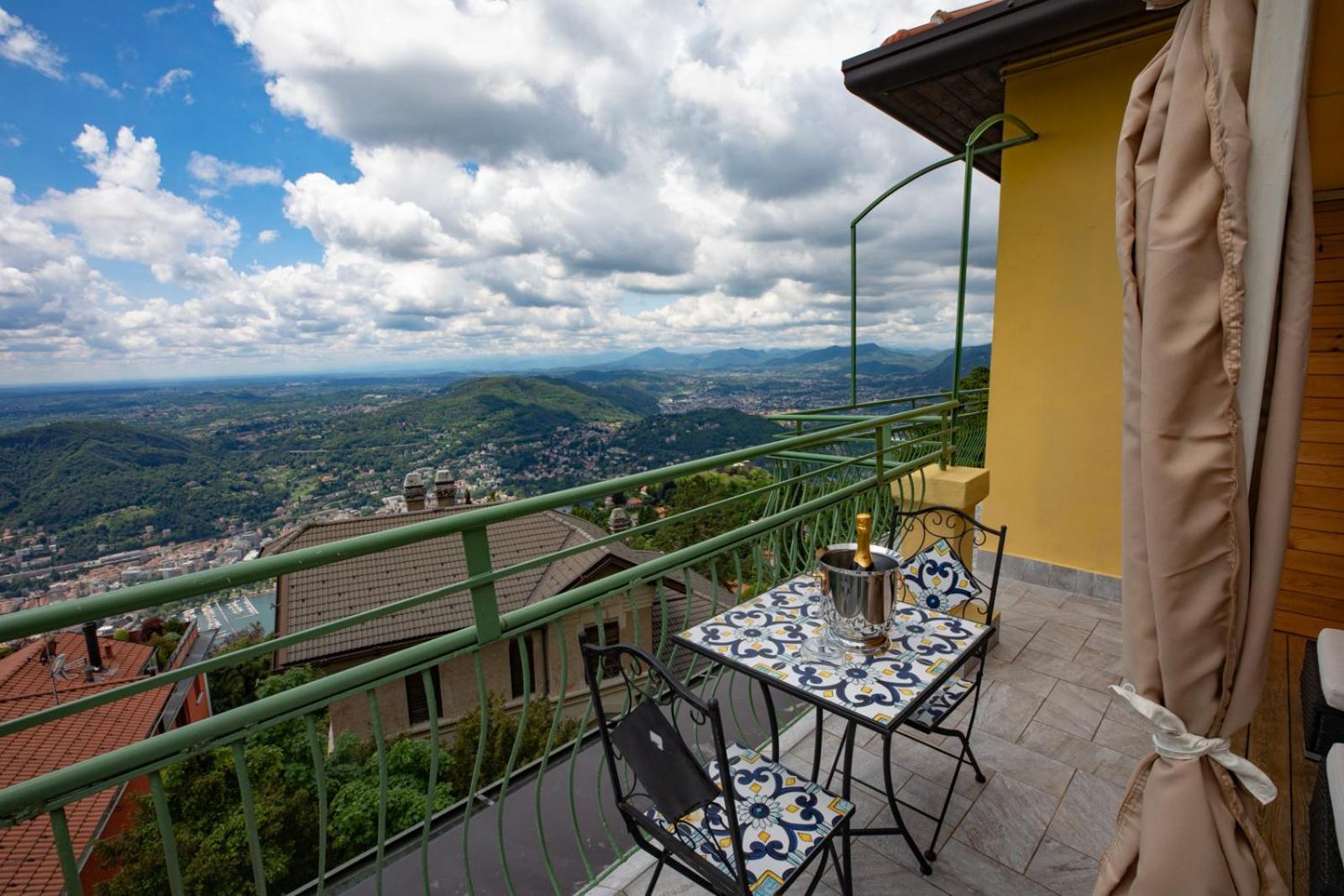 Hotel Vista Lago Brunate Exterior foto