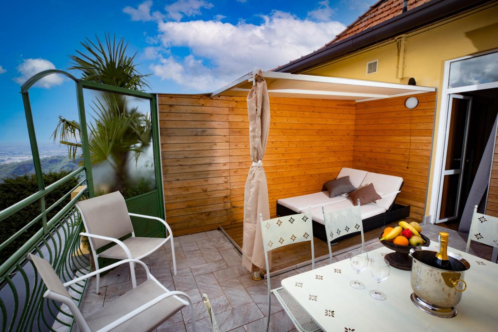 Hotel Vista Lago Brunate Exterior foto