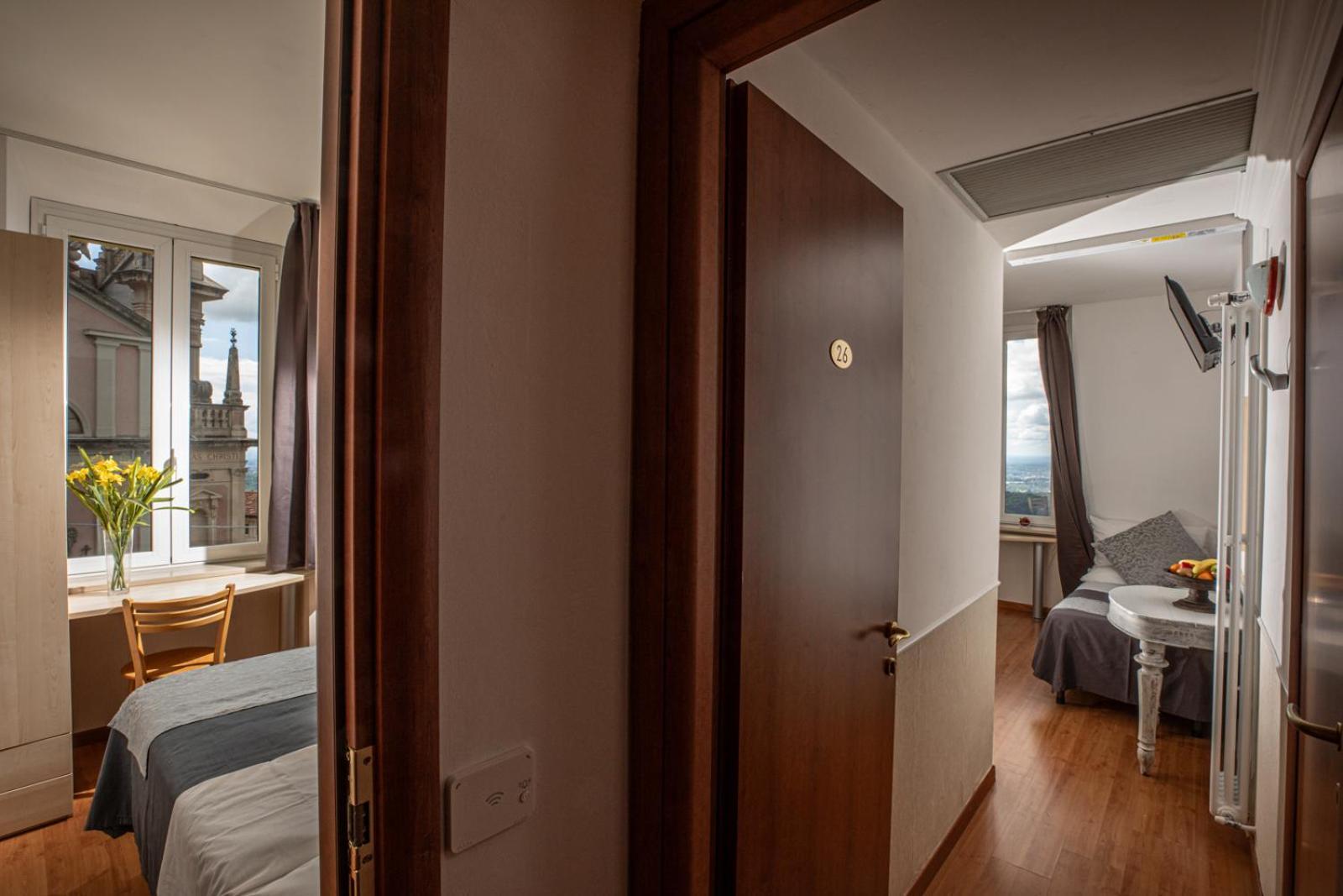Hotel Vista Lago Brunate Exterior foto